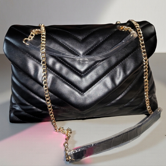 Elegant Black Quilted Shoulder Bag - Picture 10 of 10